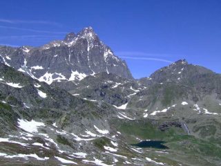 Il M. Viso con in primo piano il lago dell'Alpetto, dalla P. Murel.