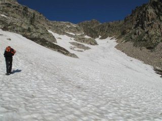 Nel pendio-canale innevato