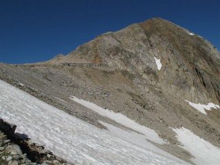 La Cima di Fremamorta e la casermetta al colle