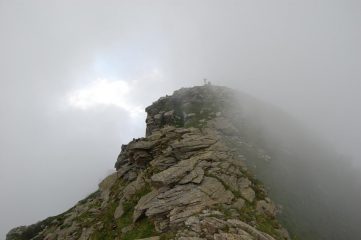 in cima nonostante le nuvole