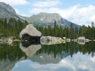 Lago Servaz, Barbeston sullo sfondo