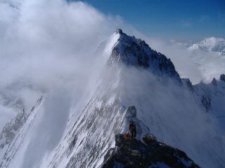 cresta e lenzspitze sullo sfondo