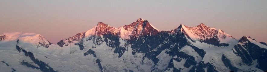 Alba sul Dom con ai lati 2 coppie di 4000