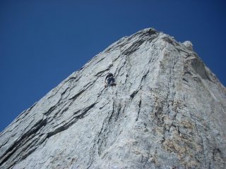 Simone sulle lame della decima lunghezza