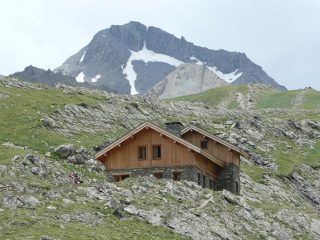 il nuovo rifugio e il goleon sullo sfondo