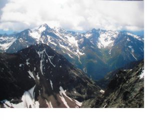 A est la piu' alta che si vede dalla vetta e' la Becca di Luseney