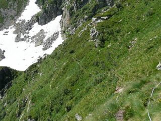 Corde fisse lungo la traccia che passa sotto la parete Piacenza
