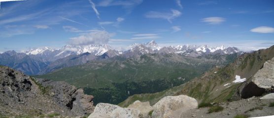 panorama su bianco jorasses e dolent