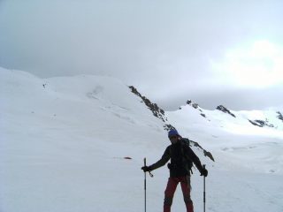 Enrico con alle spalle la parete