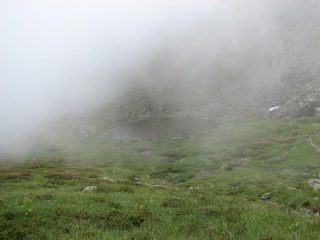 laghetto nella nebbia
