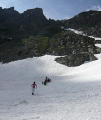 nel nevaio verso la bocchetta 2414m