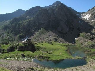 Il rifugio e i laghi Ischiator Inferiori