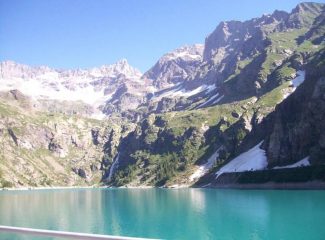 Lago di Teleccio e sullo sfondo la Torre Gran S. Pietro 3692m