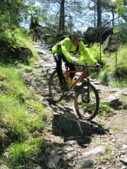 ...bel passaggio tecnico su rocce stabili (2)...