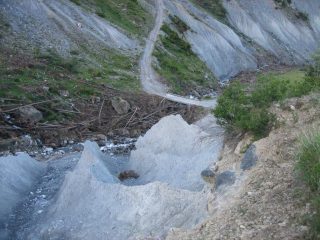Erosioni al ponte della strada per il Fort de Mallemort.