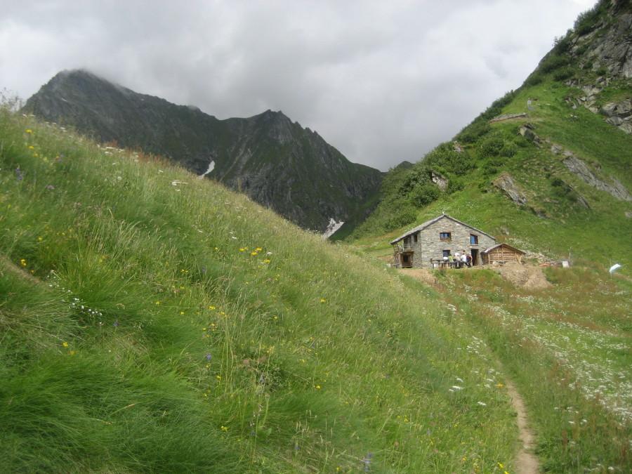 l'alpe Sattal con il Tagliaferro a sx