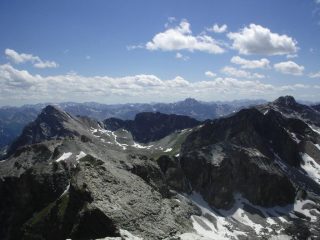 Spettacolare vista dal Pelvo: sulla sin. il Chersogno, in mezzo e più dietro l' Oronaye e a destra la Marchisa.