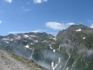 il colle sullo sfondo