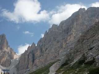 a dx della forcella la salita in cresta