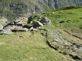 La bella mulattiera che sale al colle della Croce di Ferro