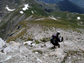 Scendendo al Colle della Croce di Ferro