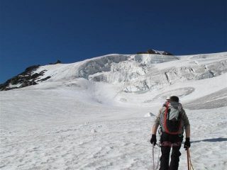 In fondo a sinistra il pendio della variante