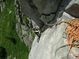 4^L 7a in fessura di dita