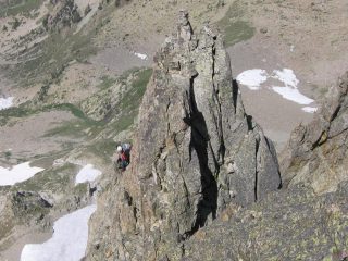 Uno dei gendarmi che si superano durante la salita