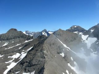 Bel panorama con in primo piano la Punta Autaret