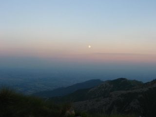 Luna sulla pianura pinerolese....