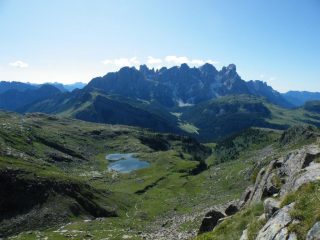 il vallone e il lago di Luribrutto visto dalla cresta.