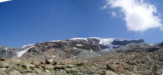la barriera che sorregge il ghiacciaio