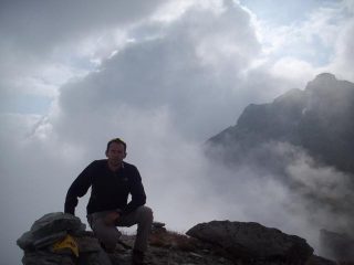 in cima