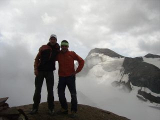 io e Angelo in cima con dietro la Grand Aiguille Rouge