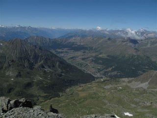 Uno verso la valle di salita