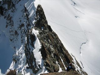 Ugo ci segue sulla cresta rocciosa del centrale