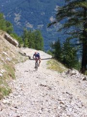 uno degli ultimi tratti pedalabili in salita