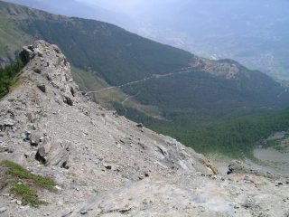 Il villaggio (nuovo) di Thouraz dall'orlo della frana