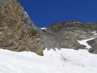 Il canalino detritico da salire