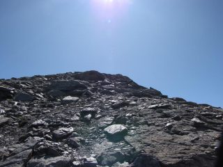 le tracce del sentiero che sale dal colle dell'Arcano