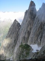 Vista della II torre dall cresta sud. una settimana prima ero li. Che bello!
