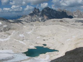 Lago Fradusta, sullo sfondo Cimon e Vezzana