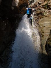 Dan sotto cascata