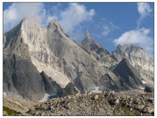 il gruppo delle Sciore: molto evidente lo spigolo NW della Pioda.