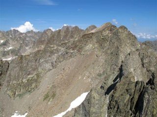 Verso cime des Gaisses, Caires de Cougourd e dell'Agnel, in fondo l'Argentera