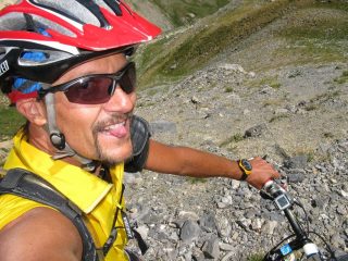 ...anche se la foto schiaccia, i single-tracks sono belli esposti...