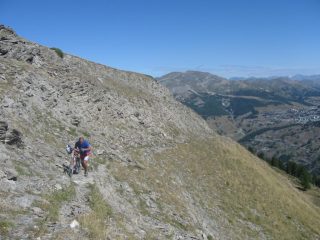 Fabrizio nel tratto sconnesso sotto la cima
