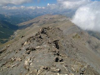 Dall'alto uno sguardo alla cresta di salita