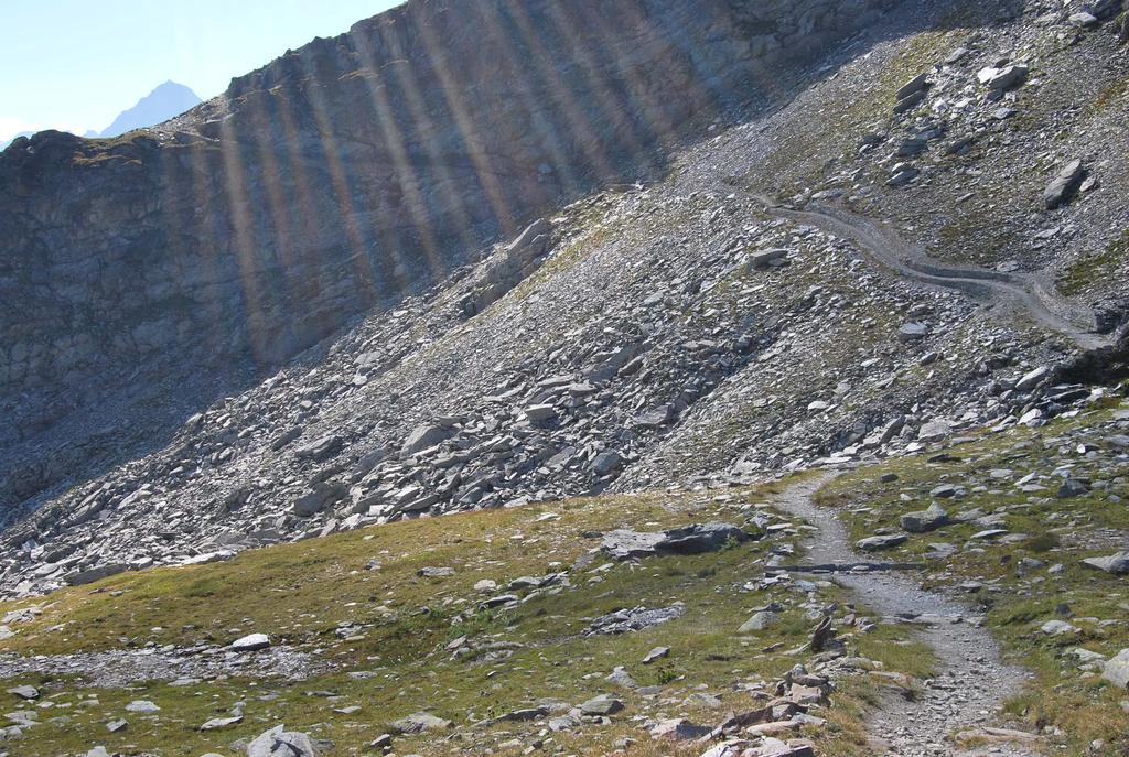 La splendida mulattiera lastricata, alla partenza 