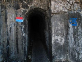 L'ingresso della galleria  dell'opera n° 3 del Vallo Alpino